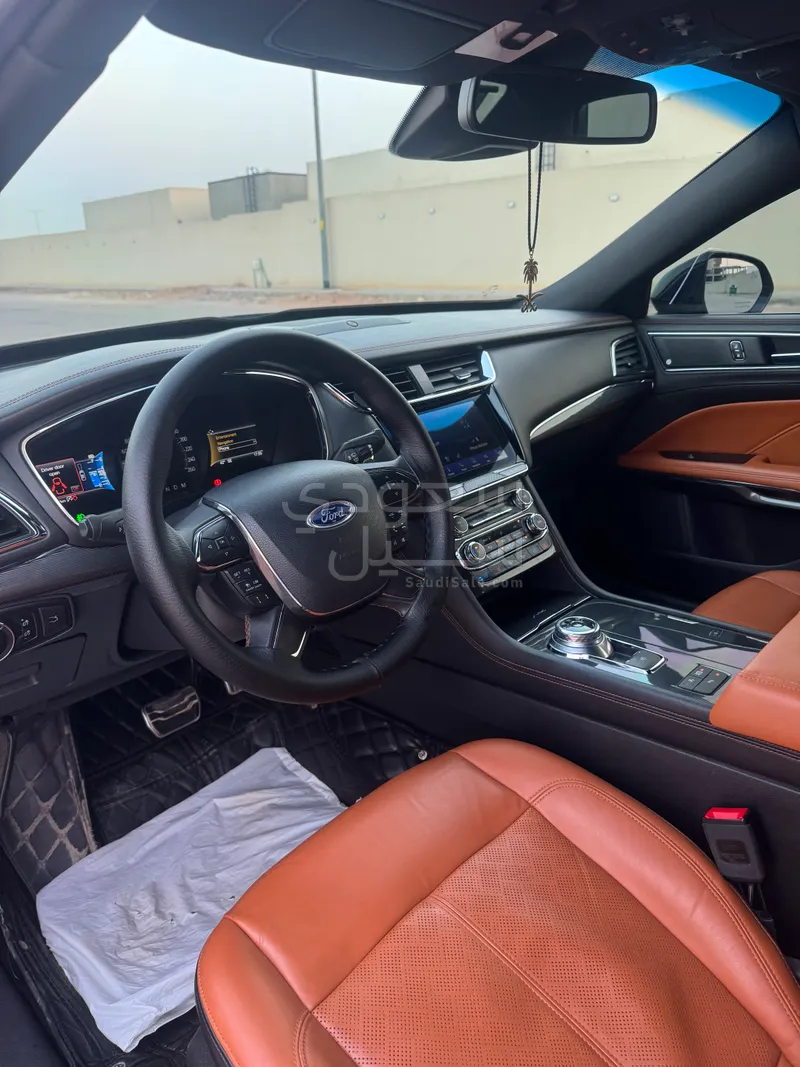 2021 Ford Taurus Titanium