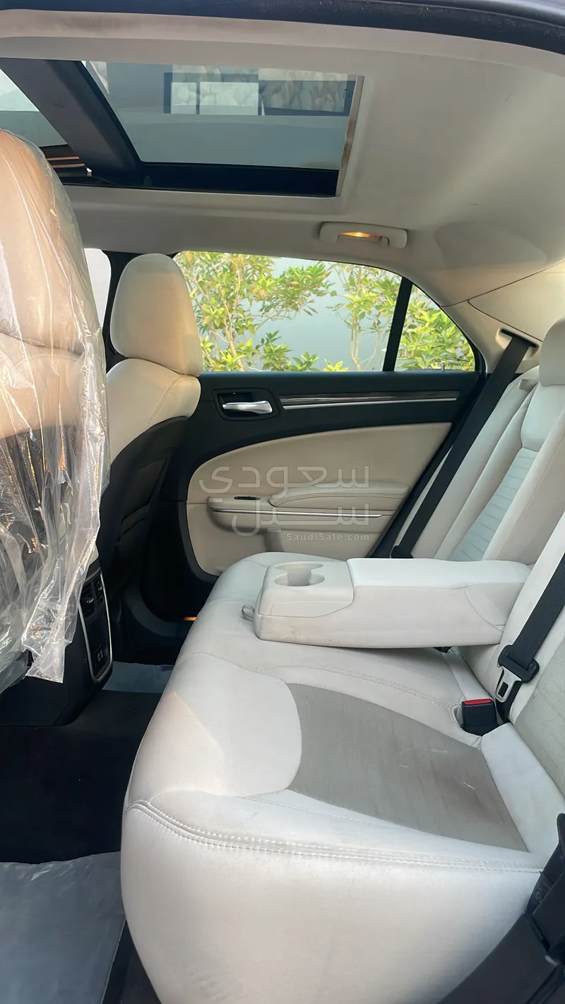 2016 كرايسلر 300 ليميتد