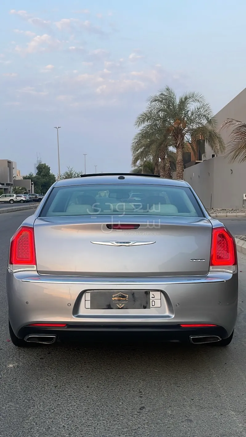 2016 كرايسلر 300 ليميتد