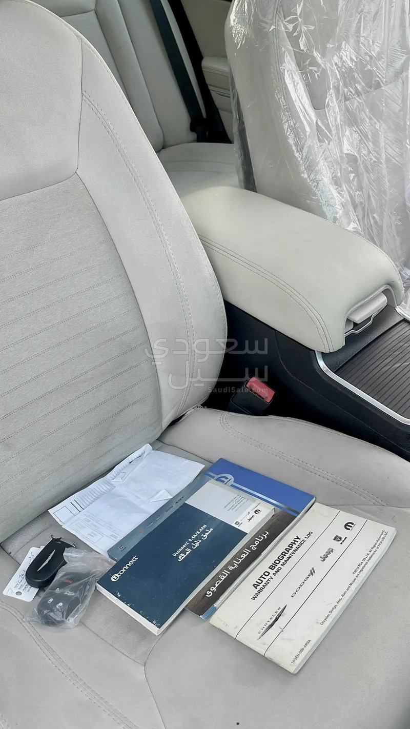 2016 كرايسلر 300 ليميتد