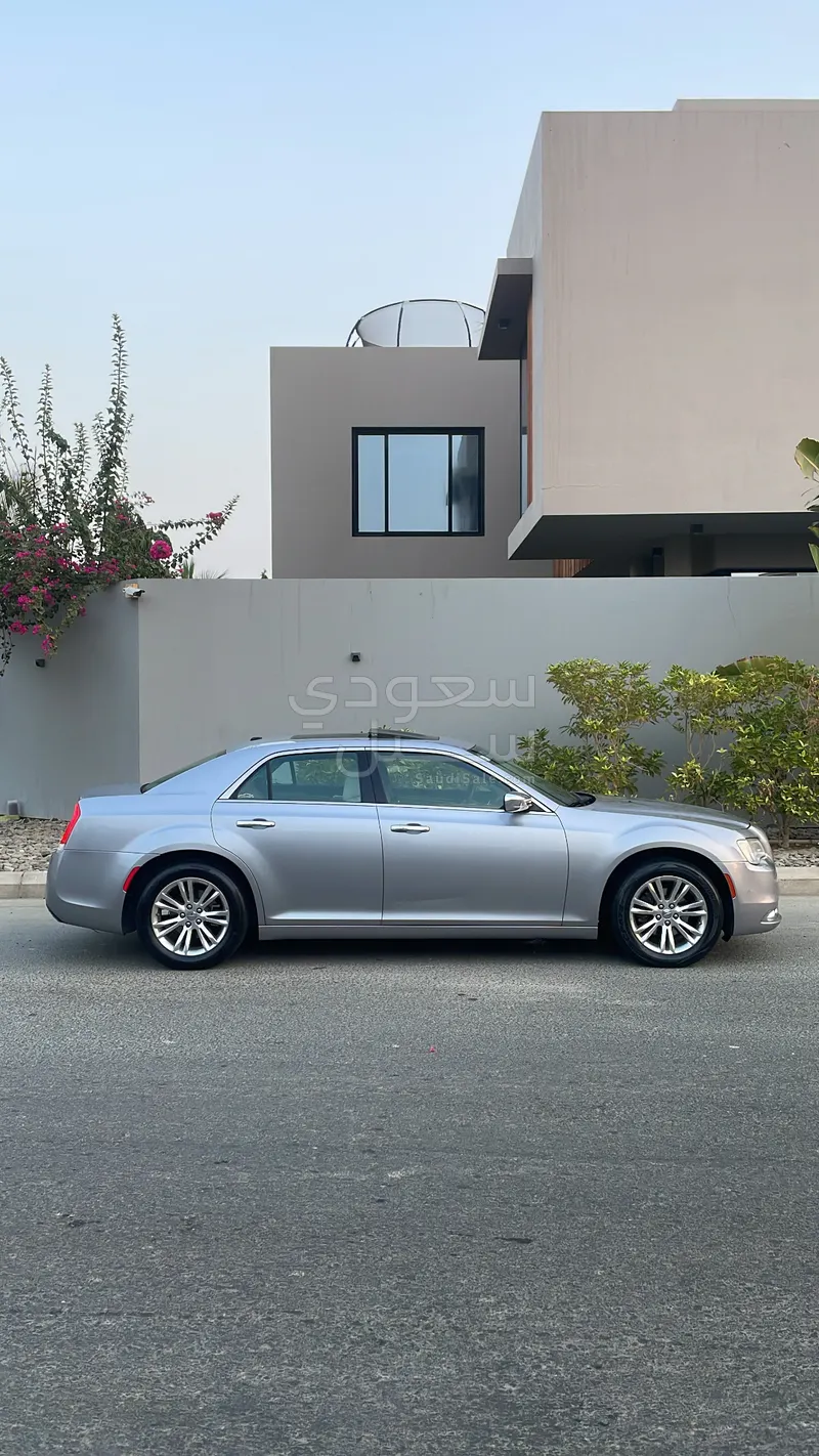 2016 كرايسلر 300 ليميتد