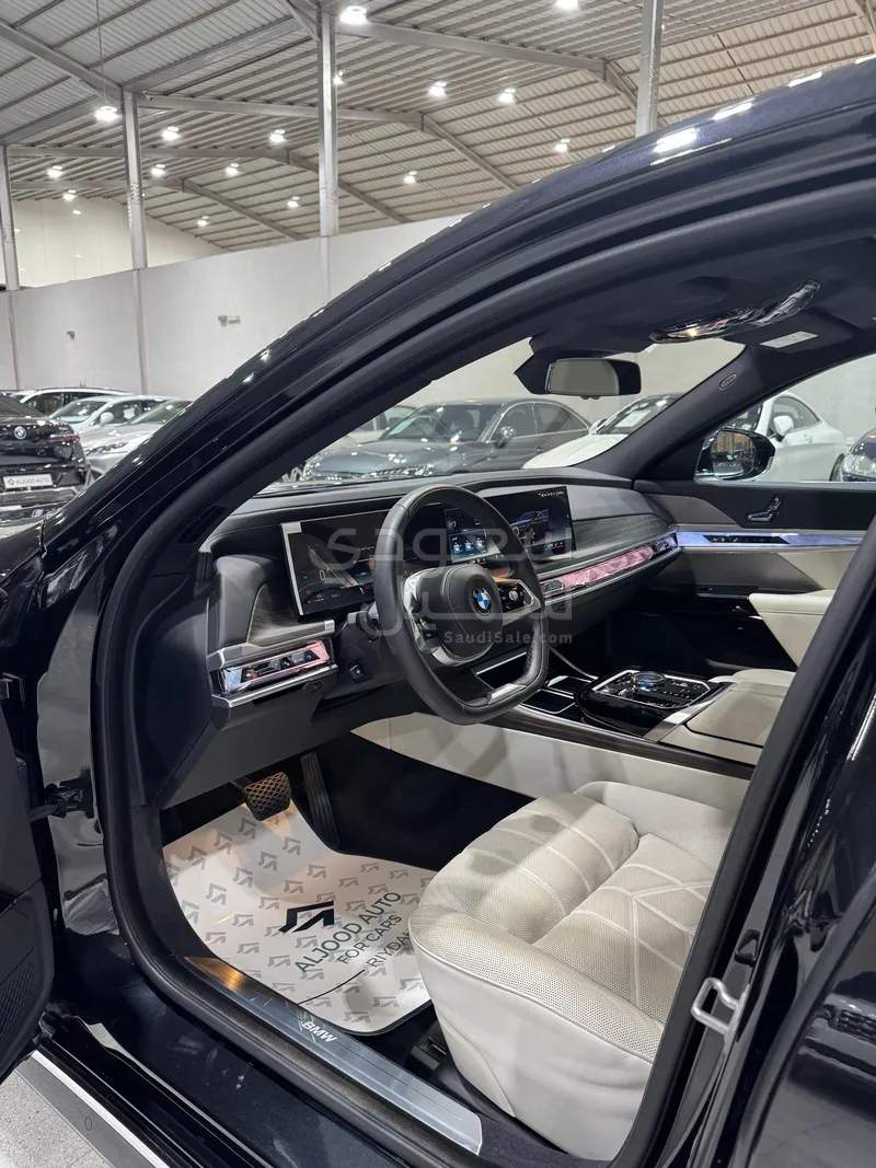 2023 BMW 7 Series 735i