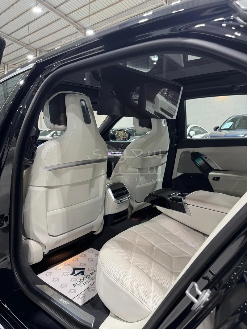 2023 BMW 7 Series 735i