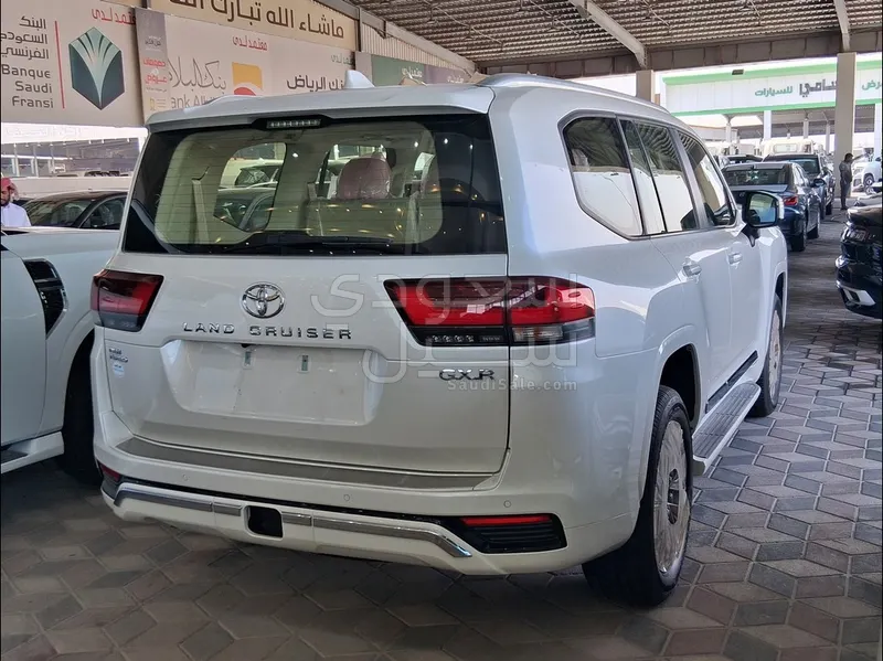 2025 Toyota Land Cruiser GXR