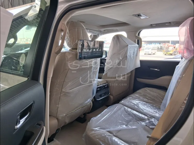 2025 Toyota Land Cruiser GXR