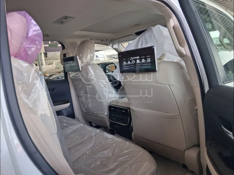 2025 Toyota Land Cruiser GXR