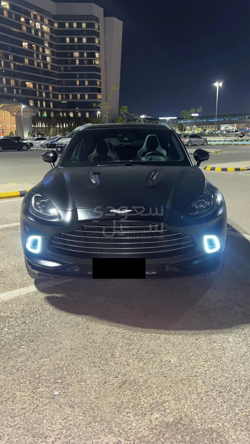 2022 استون مارتن دي بي اكس 550