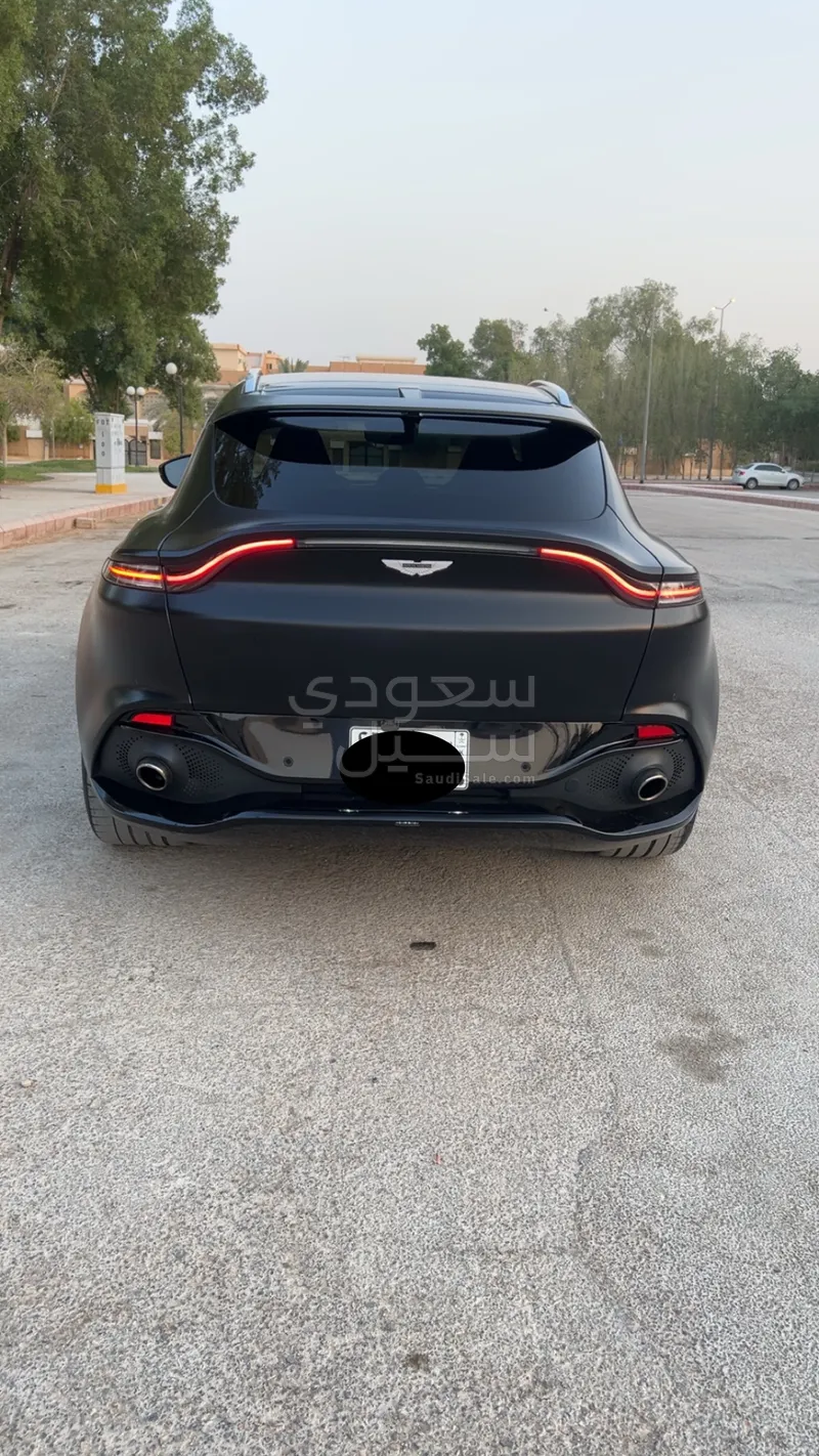 2022 استون مارتن دي بي اكس 550
