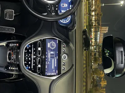 2022 استون مارتن دي بي اكس 550