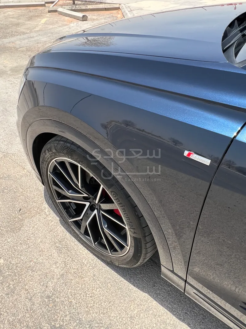 2023 Audi Q8 S Line