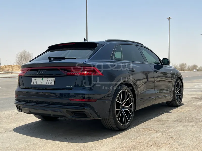 2023 Audi Q8 S Line