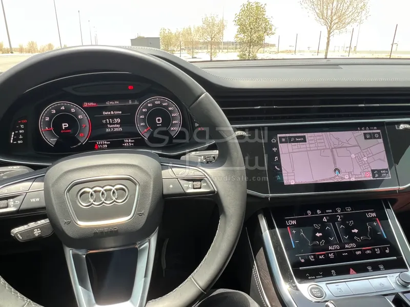 2023 Audi Q8 S Line