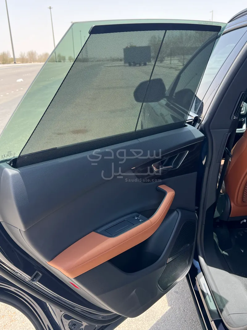 2023 Audi Q8 S Line