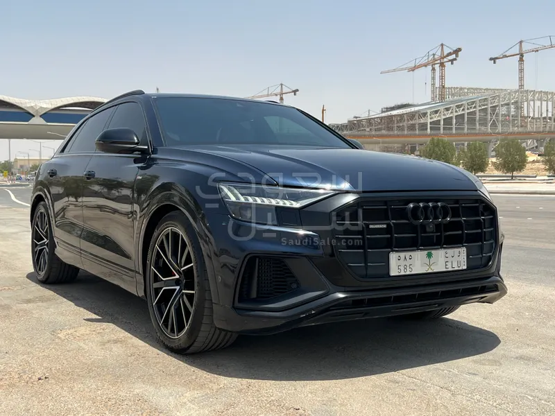 2023 Audi Q8 S Line