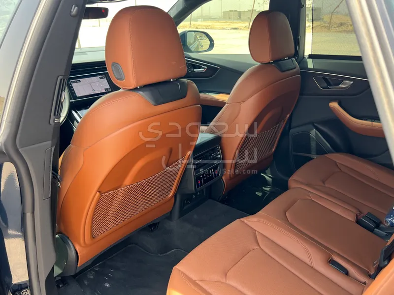 2023 Audi Q8 S Line