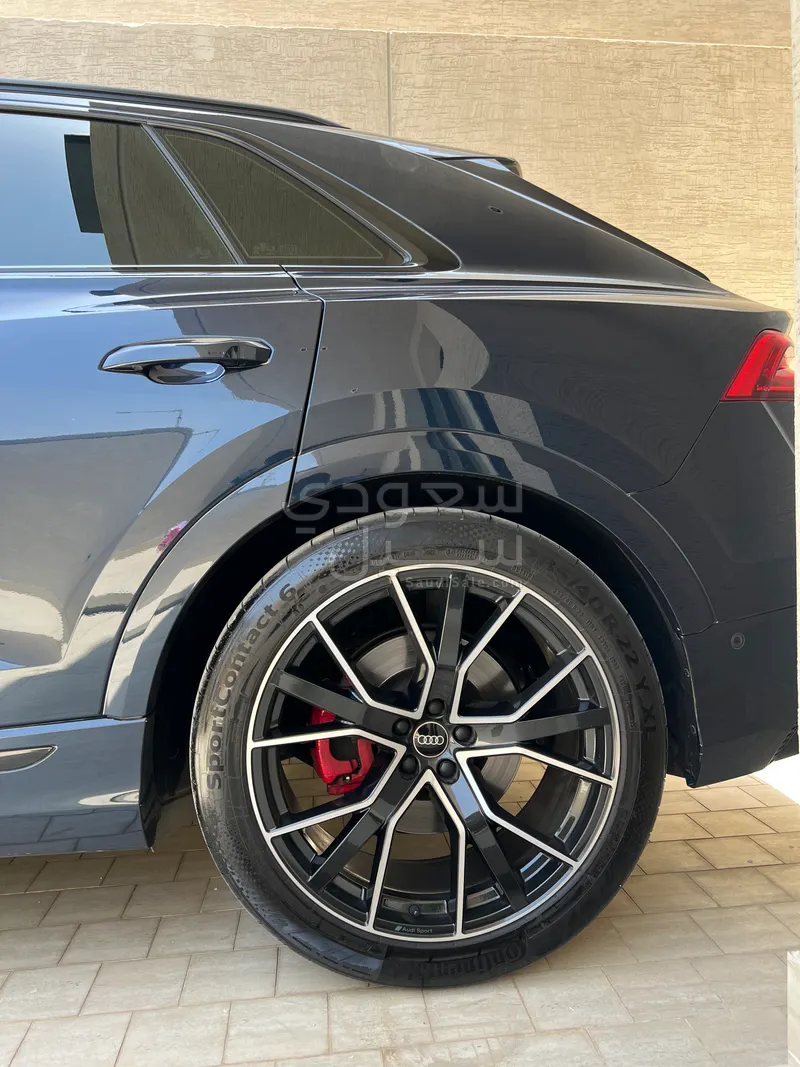 2023 Audi Q8 S Line