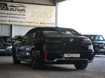 2024 بي ام دبليو الفئة السابعة 735أي