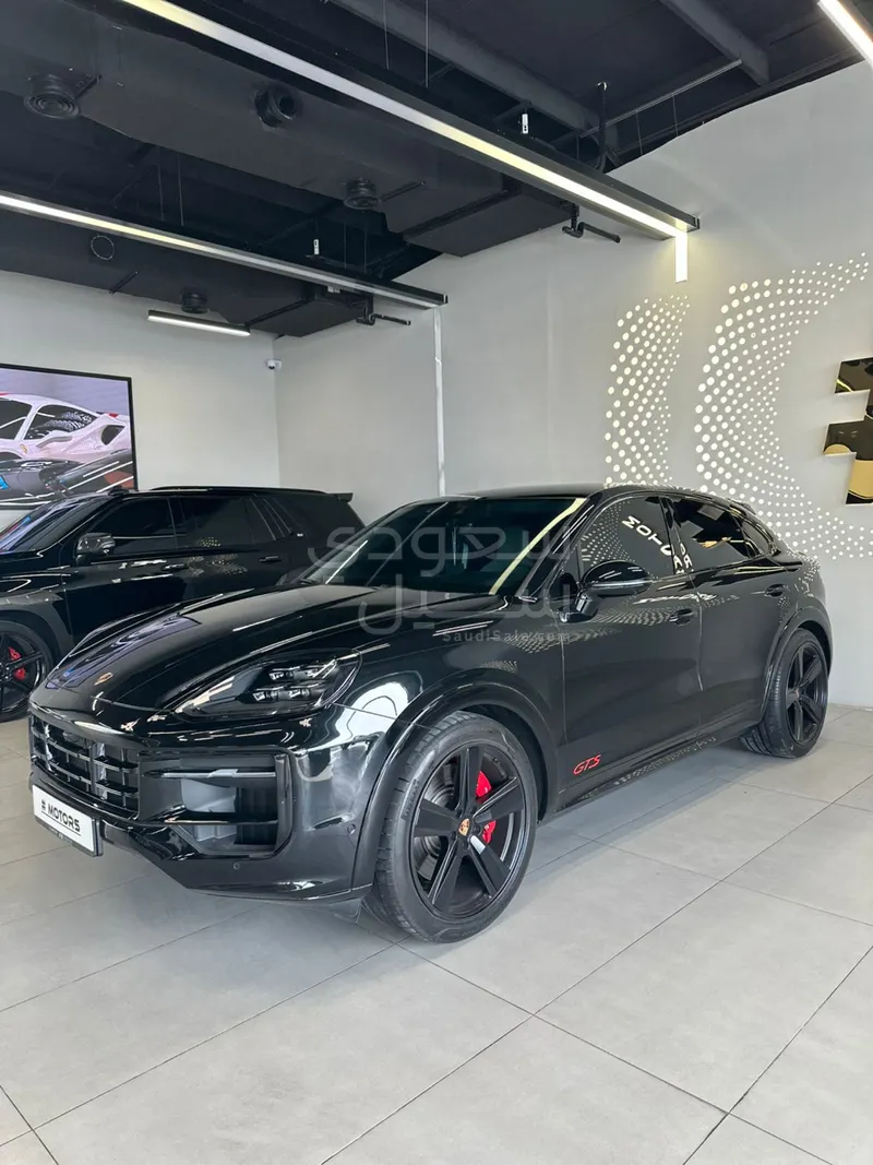 2025 Porsche Cayenne GTS