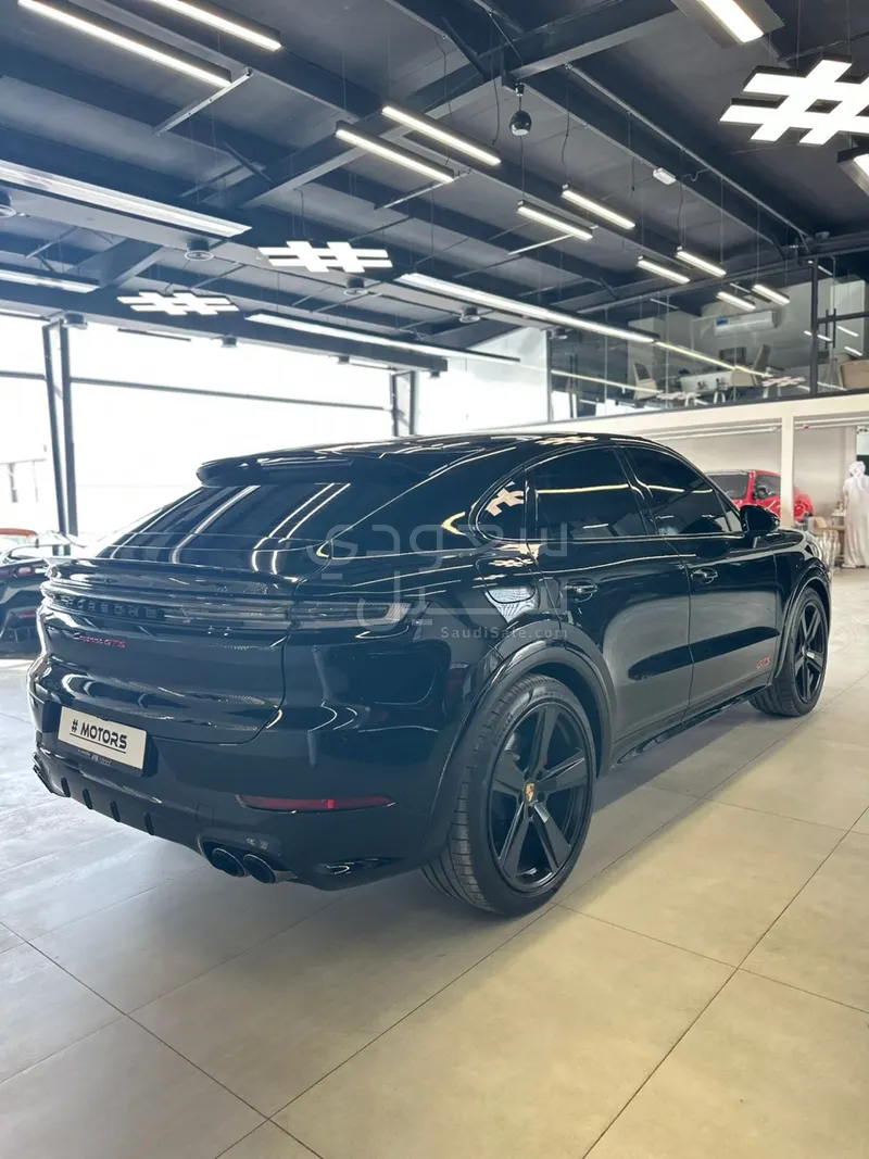 2025 Porsche Cayenne GTS