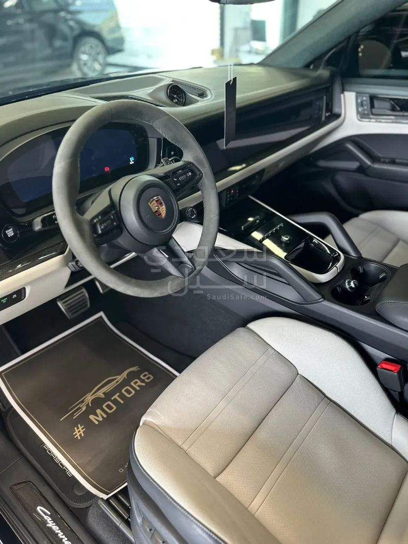 2025 Porsche Cayenne GTS