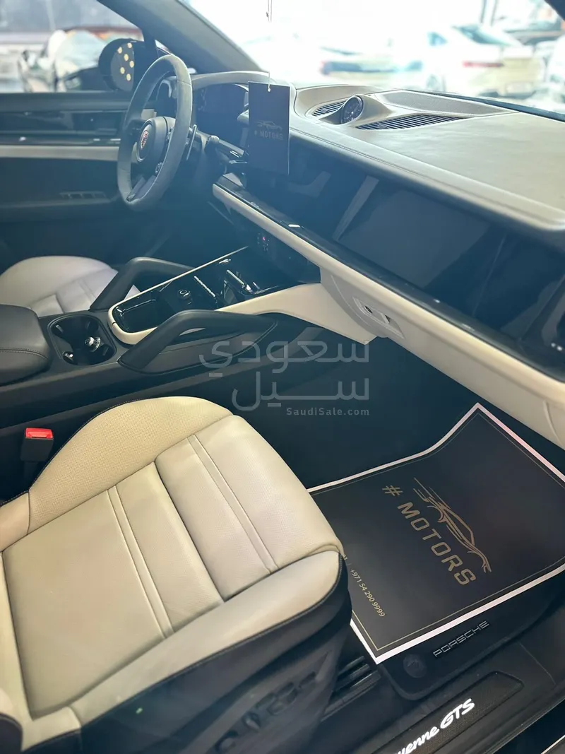2025 Porsche Cayenne GTS