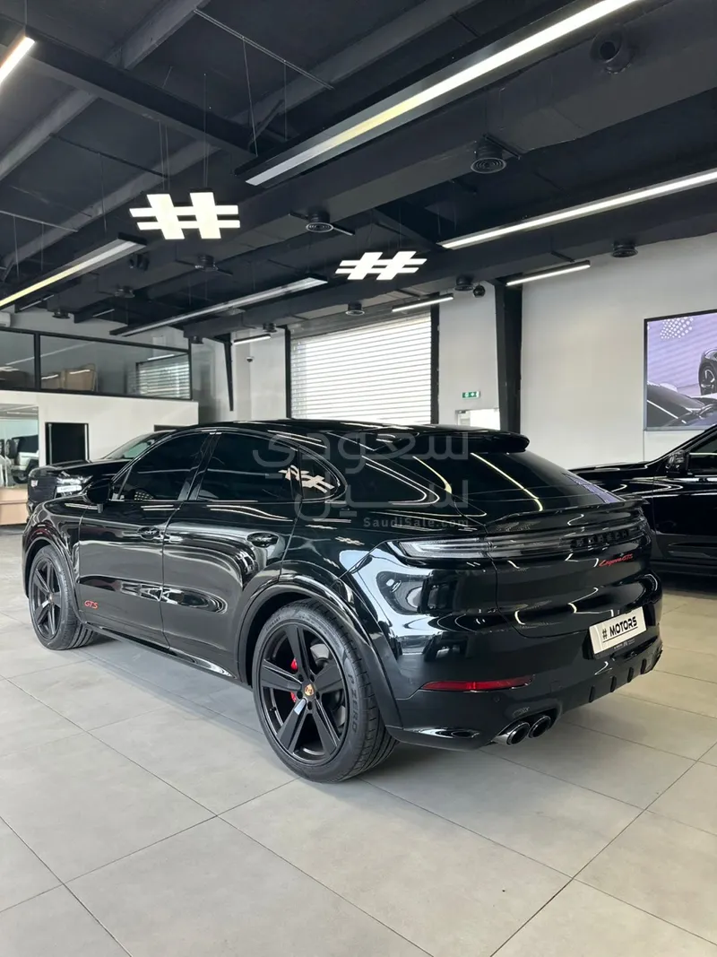 2025 Porsche Cayenne GTS