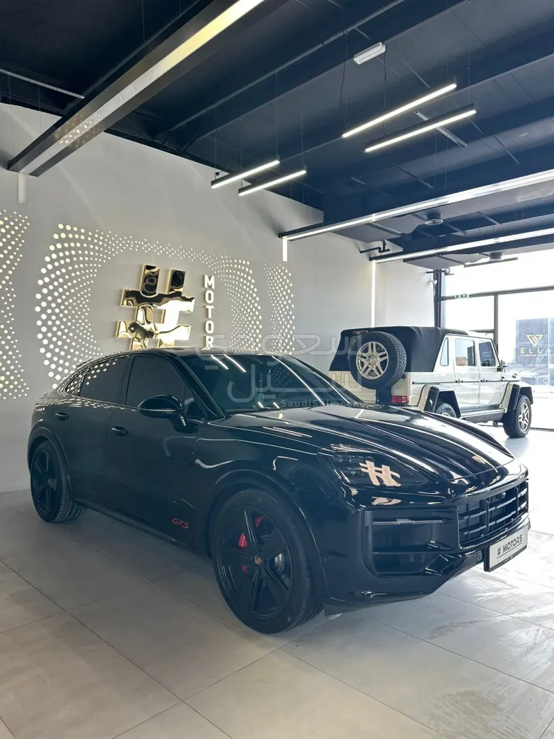 2025 Porsche Cayenne GTS