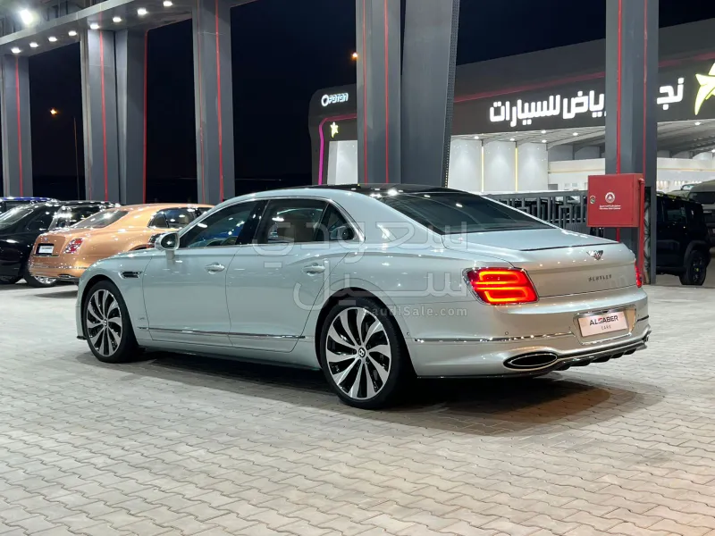 2022 بنتلي كونتيننتل فلاينج سبير دابليو 12