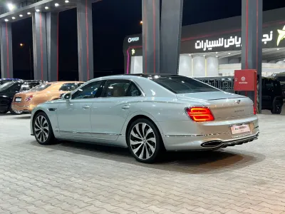 2022 بنتلي كونتيننتل فلاينج سبير دابليو 12