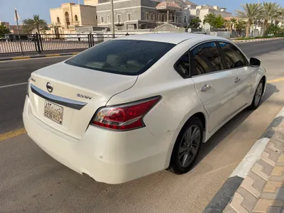 2014 نيسان التيما
