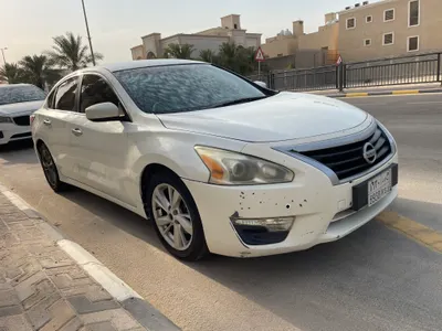 2014 نيسان التيما