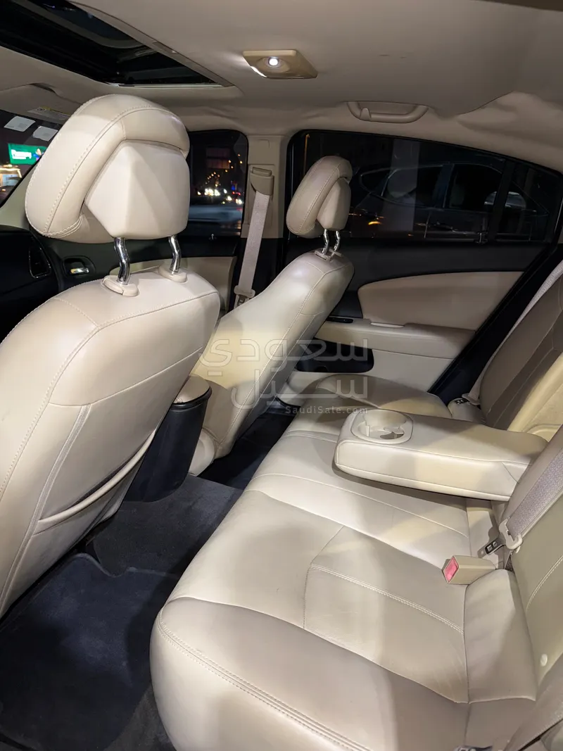 2012 كرايسلر 200 سي ليمتد