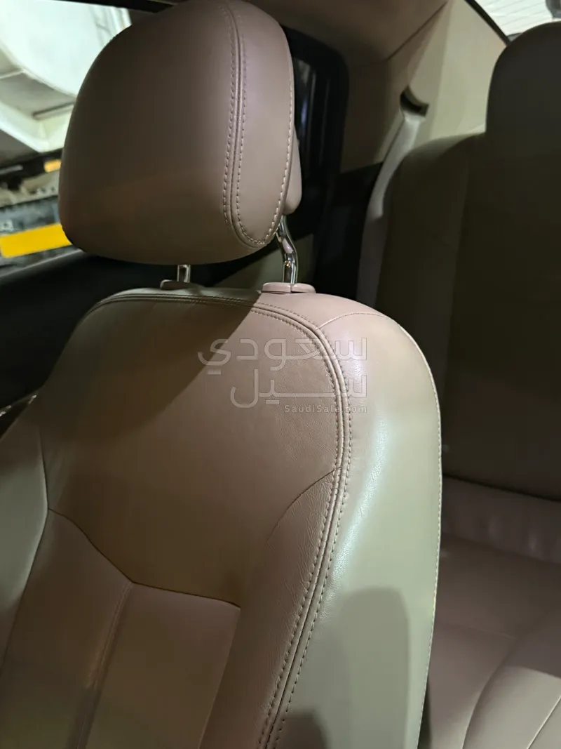 2012 كرايسلر 200 سي ليمتد