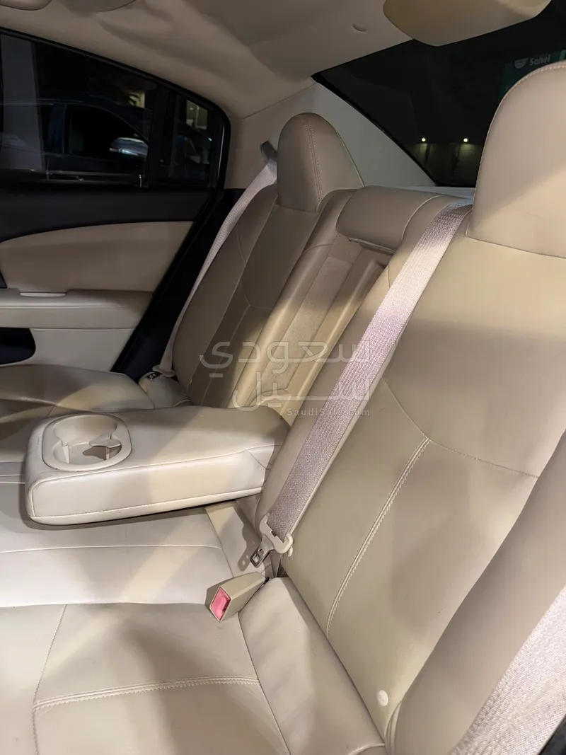 2012 كرايسلر 200 سي ليمتد