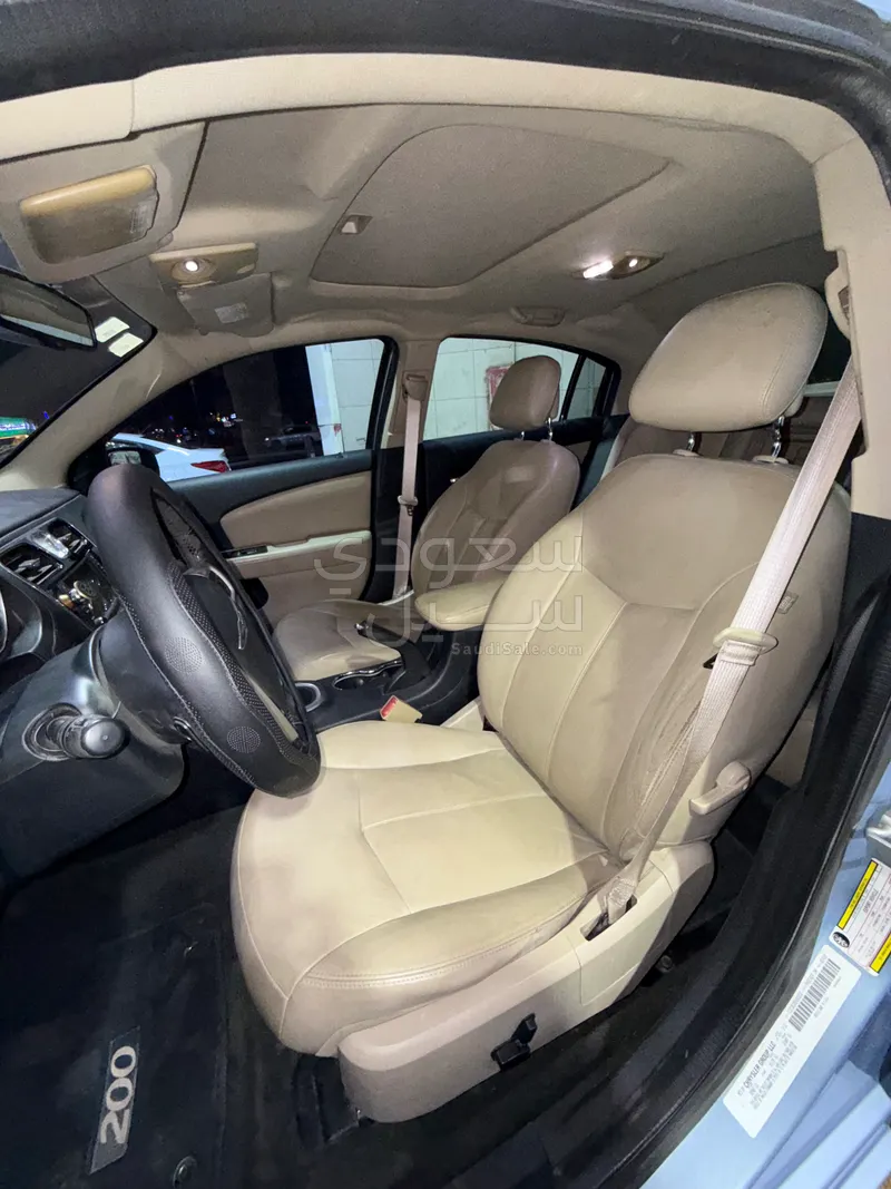 2012 كرايسلر 200 سي ليمتد