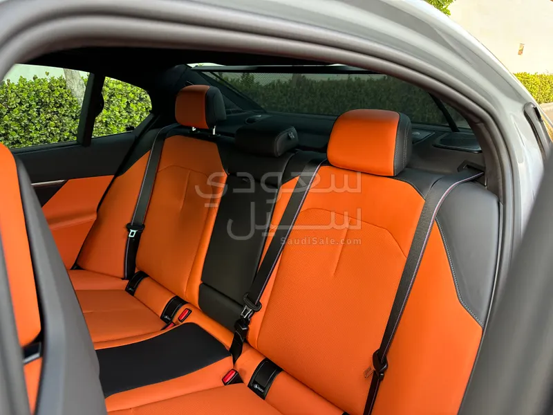 2025 BMW M Series M5