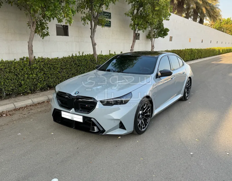2025 BMW M Series M5