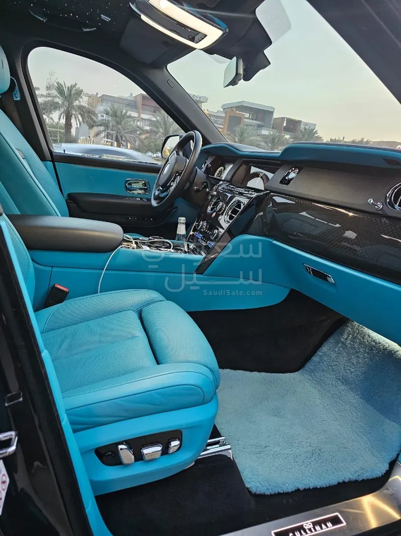2023 رولز رويس كولينان بلاك بادج