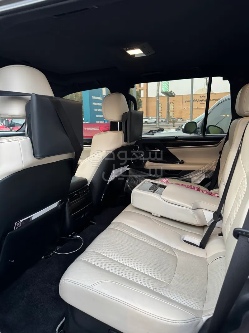 2018 Lexus LX 570