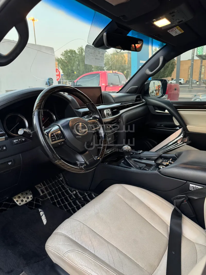 2018 Lexus LX 570