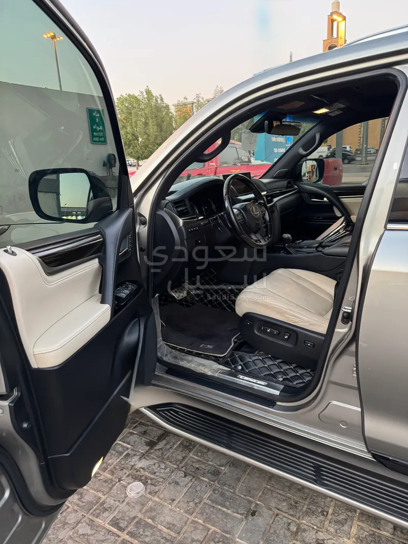 2018 Lexus LX 570