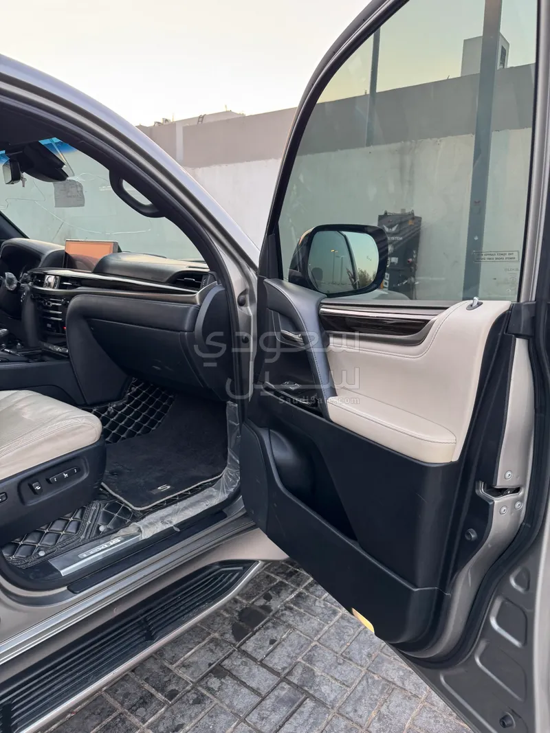 2018 Lexus LX 570