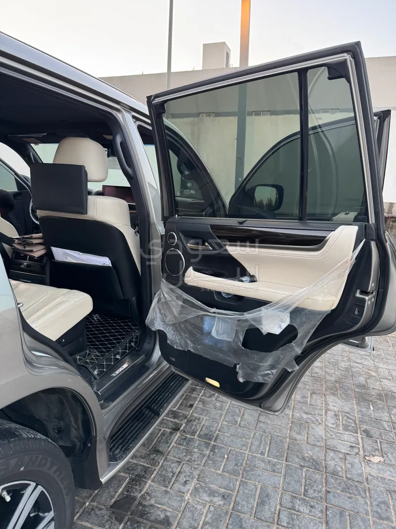 2018 Lexus LX 570