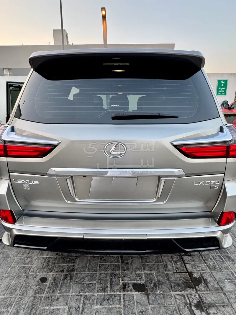 2018 Lexus LX 570