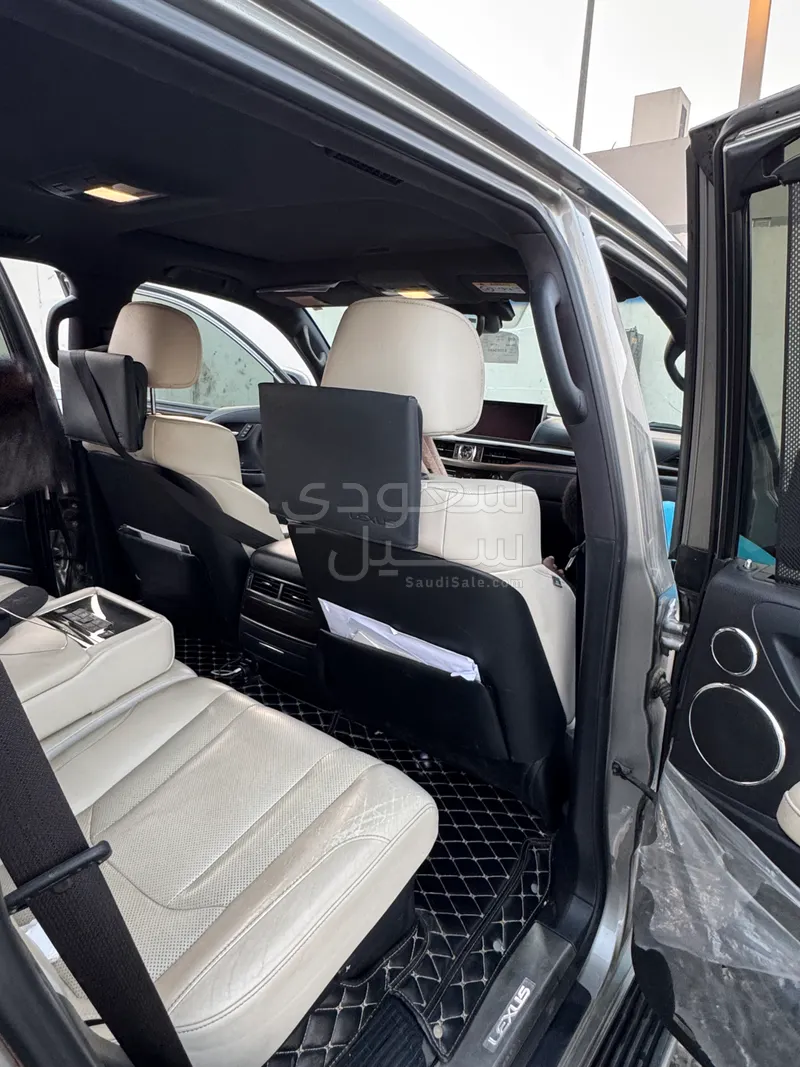 2018 Lexus LX 570