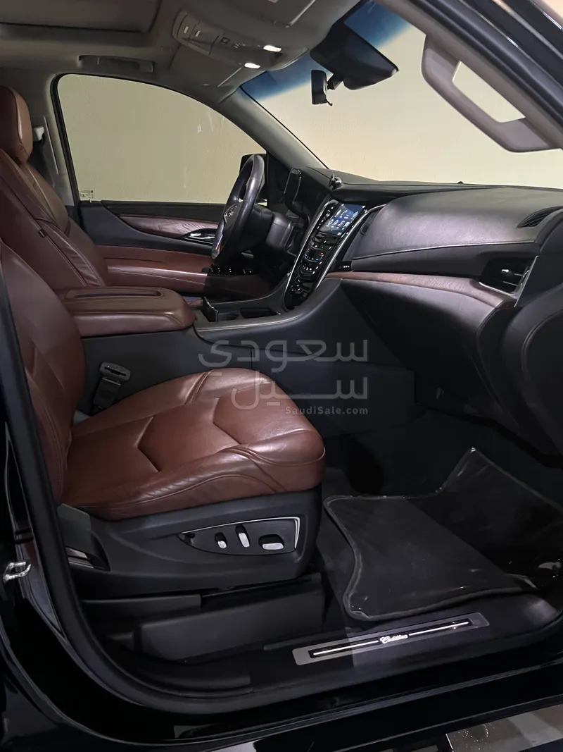 2019 كاديلاك اسكاليد إي إس في