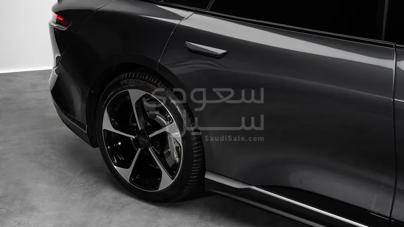 2025 لوسيد اير تورينج