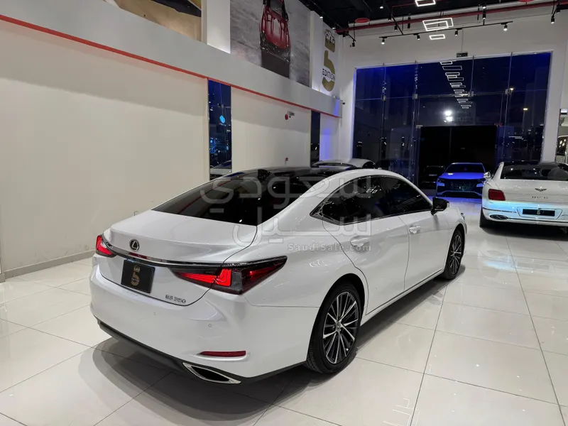 2025 Lexus ES 350