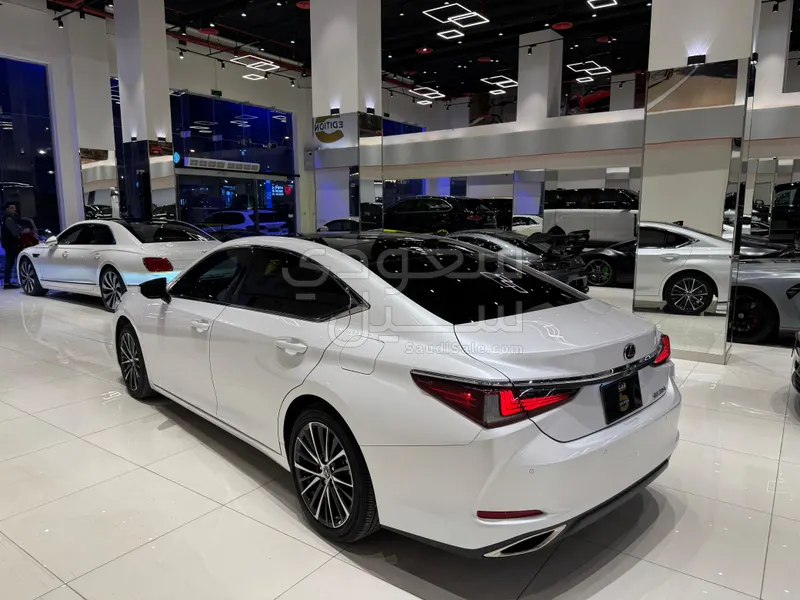 2025 Lexus ES 350