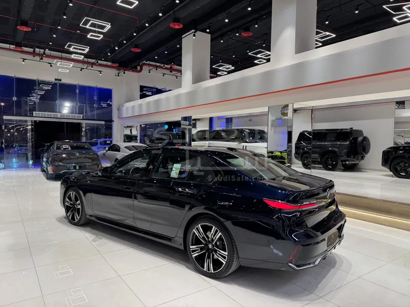 2024 BMW 7 Series 740i